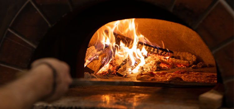 How to use a wood fired pizza oven